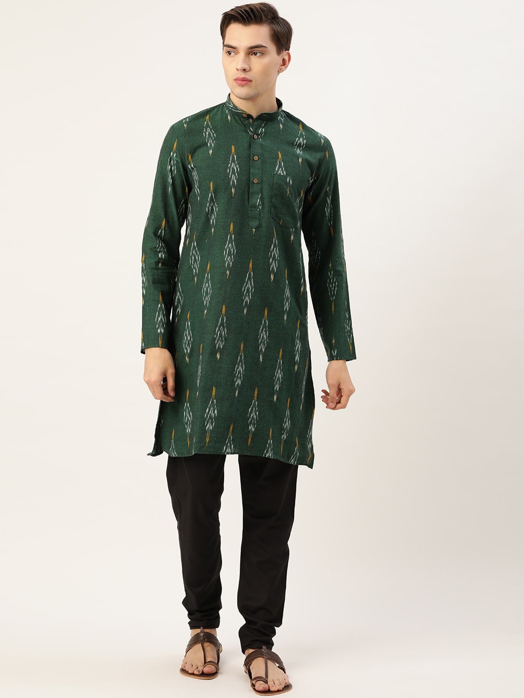 

RAJUBHAI HARGOVINDAS Men Green and White Cotton Pochampally Ikat Handloom Kurta