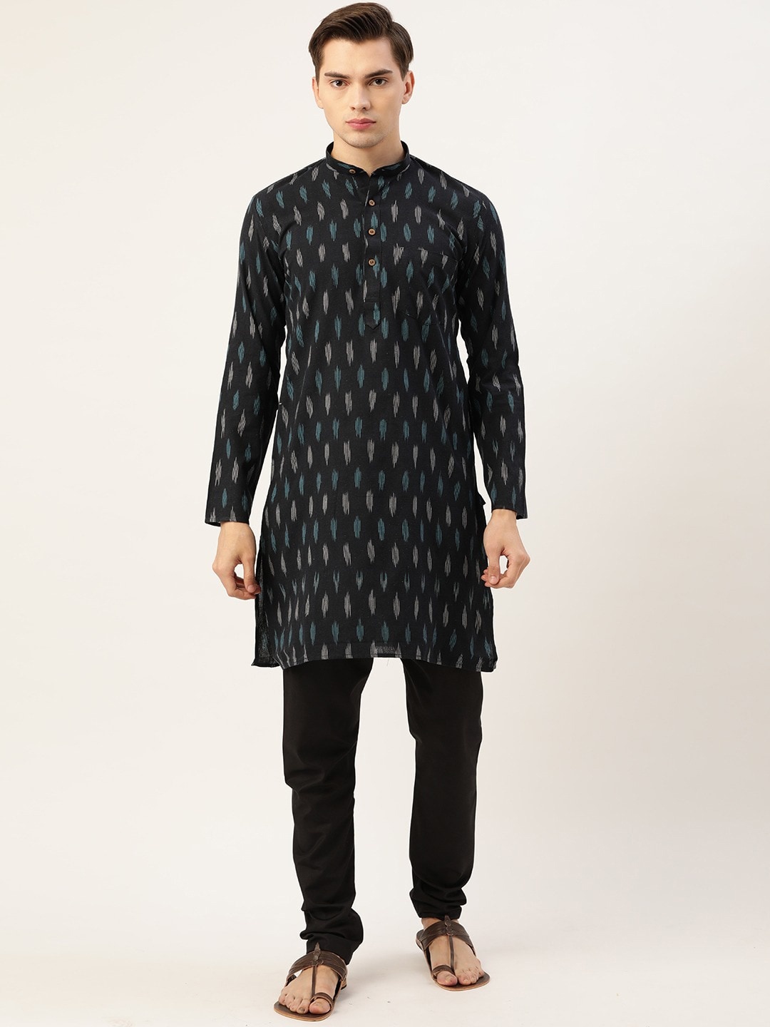 

RAJUBHAI HARGOVINDAS Men Navy Blue Cotton Pochampally Ikat Handloom Kurta