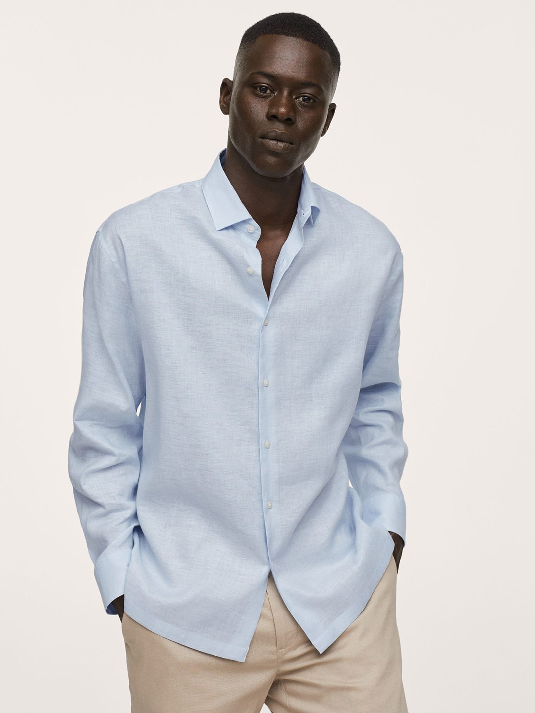 

MANGO MAN Blue Solid Opaque Casual Shirt