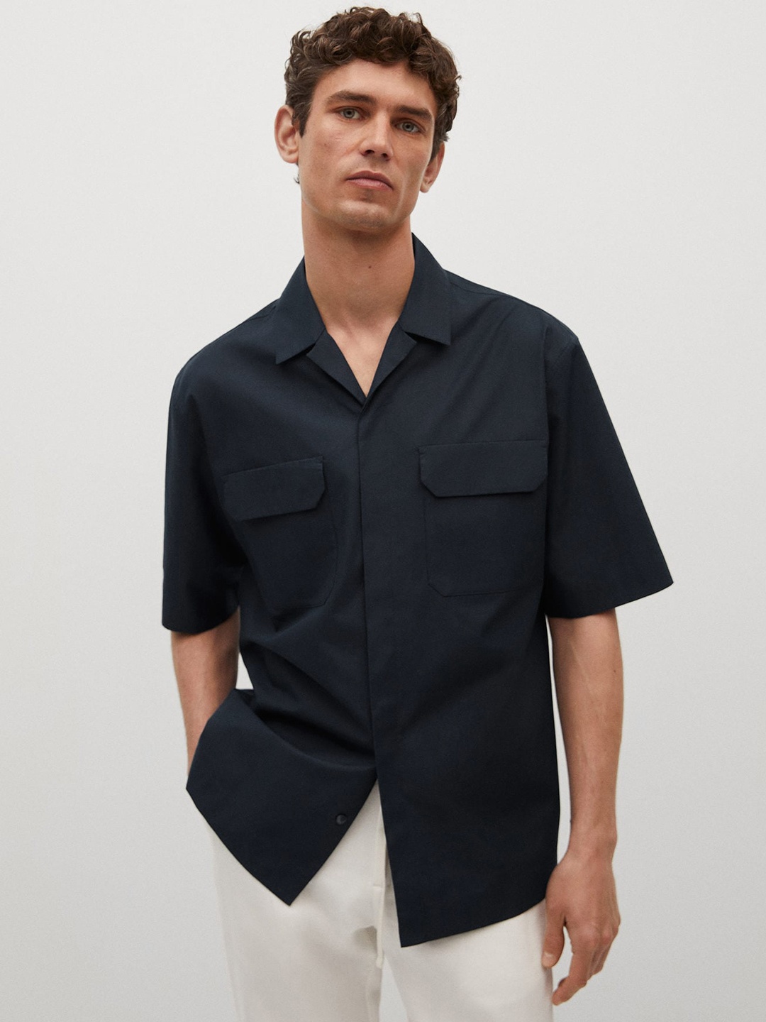 

MANGO MAN Navy Blue Solid Casual Sustainable Shirt