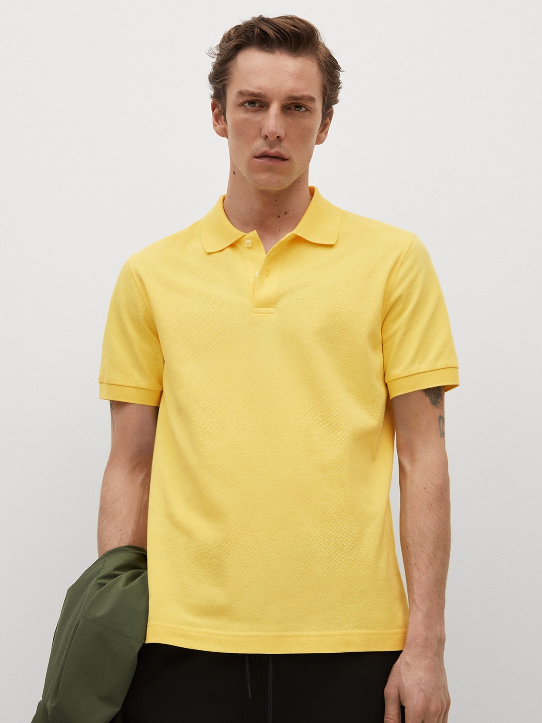 

MANGO MAN Yellow Thermoregulating Solid Polo Collar T-shirt