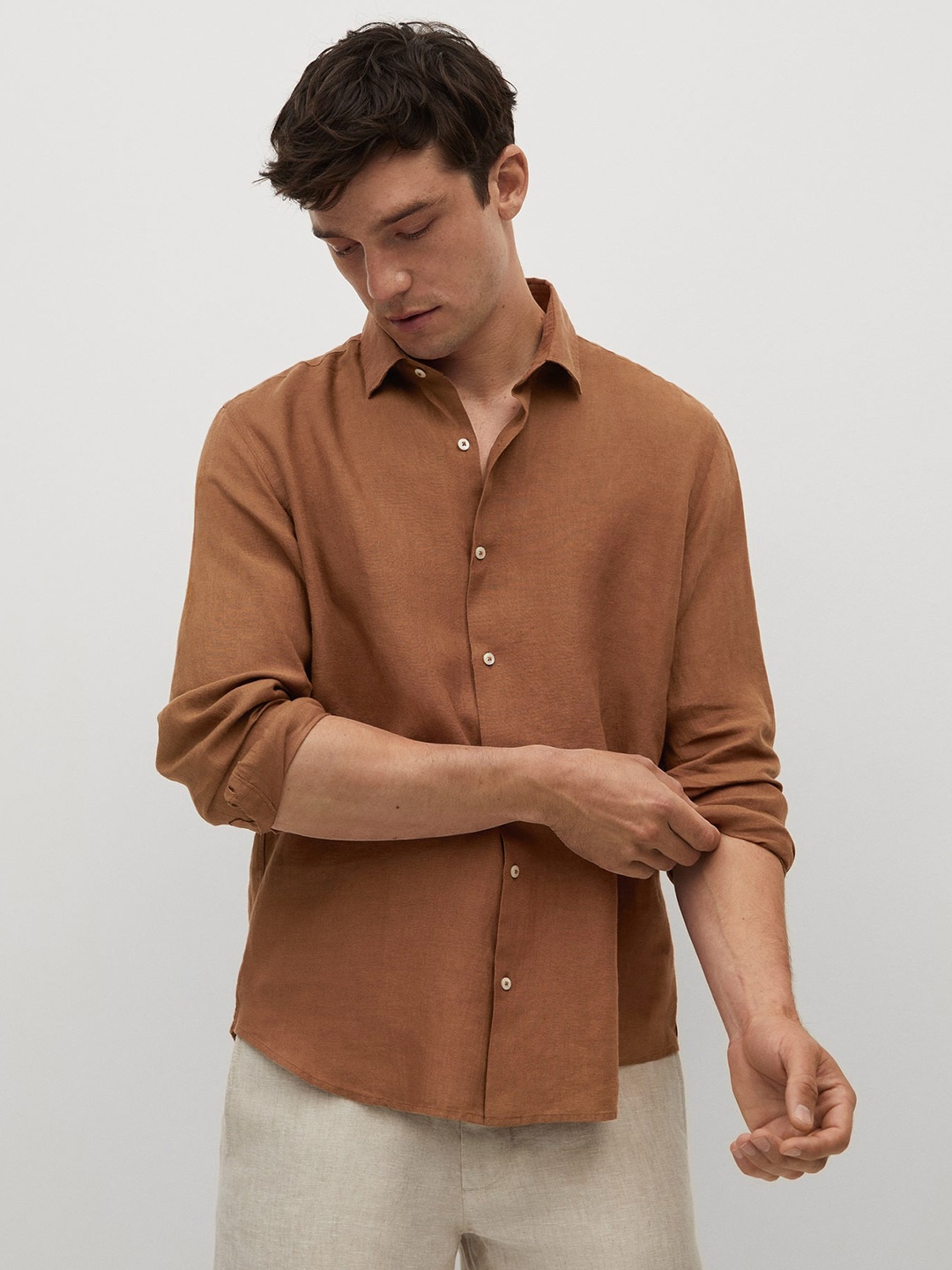 

MANGO MAN Men Brown Solid Linen Sustainable Casual Shirt