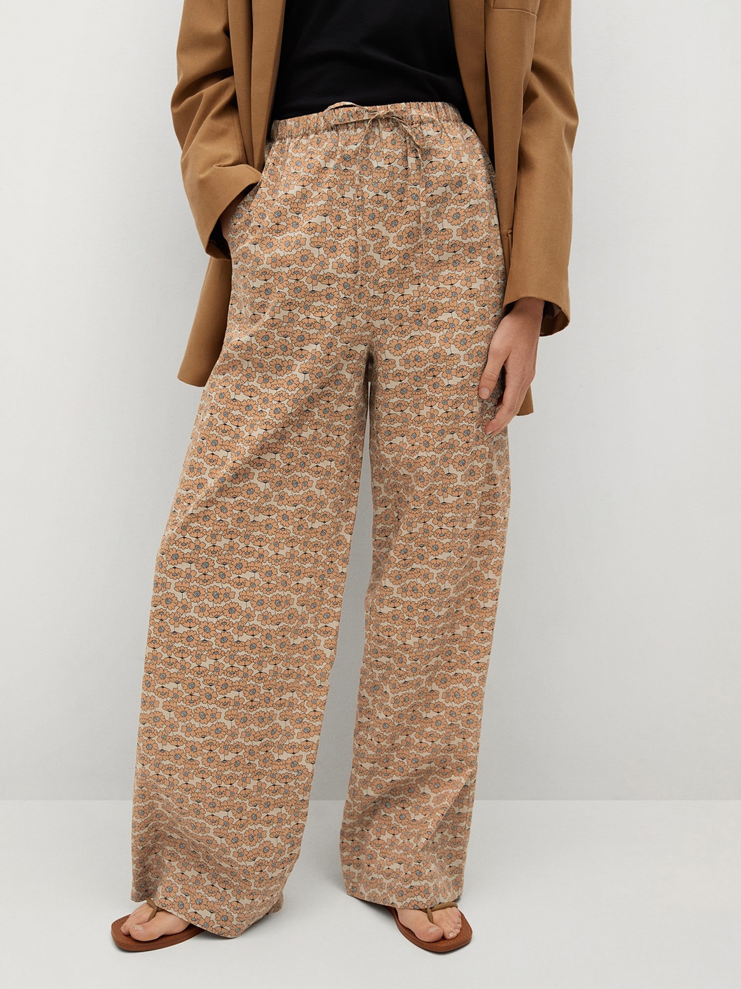 

MANGO Women Beige & Peach-Coloured Pure Cotton Floral Print Trousers