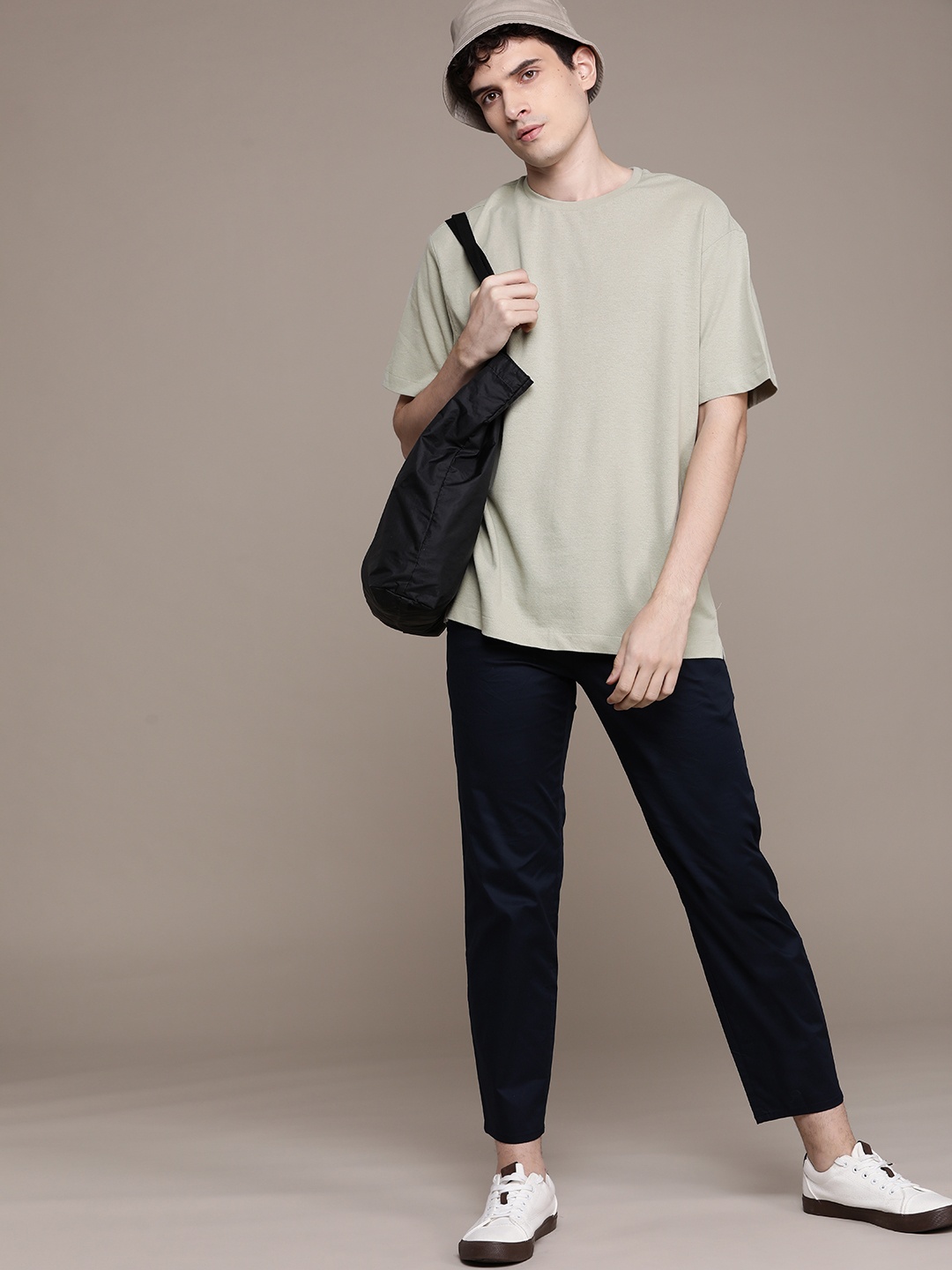 

MANGO MAN Men Green Solid Sustainable T-shirt