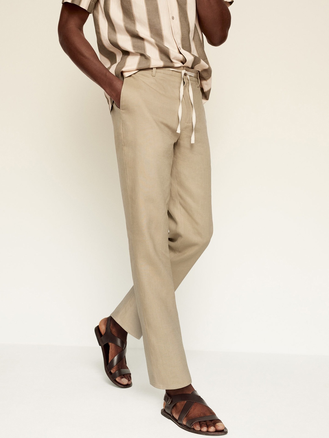 

MANGO MAN Beige Sustainable Pure Linen Solid Relaxed Fit Trousers