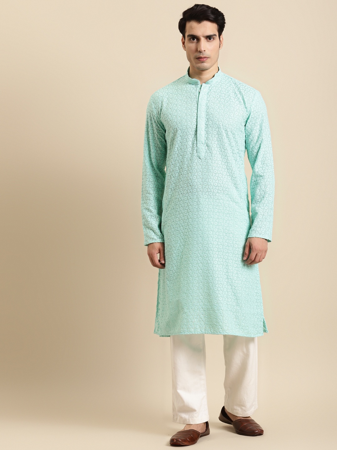 

RAJUBHAI HARGOVINDAS Men Turquoise Blue Chikankari Kurta