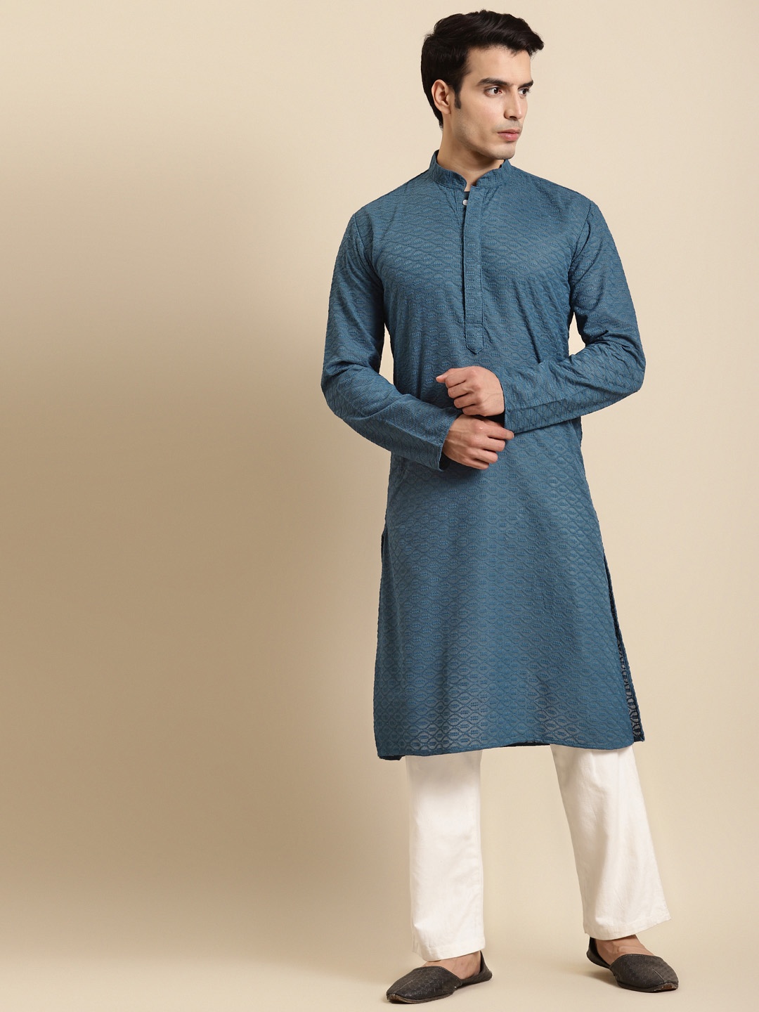 

RAJUBHAI HARGOVINDAS Men Blue Chikankari Kurta