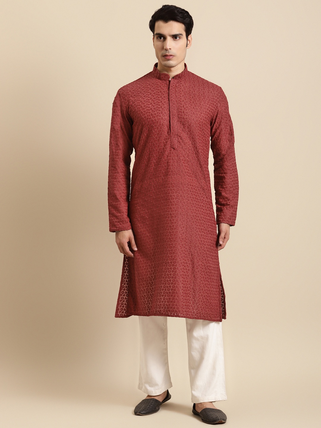 

RAJUBHAI HARGOVINDAS Men Maroon Chikankari Kurta