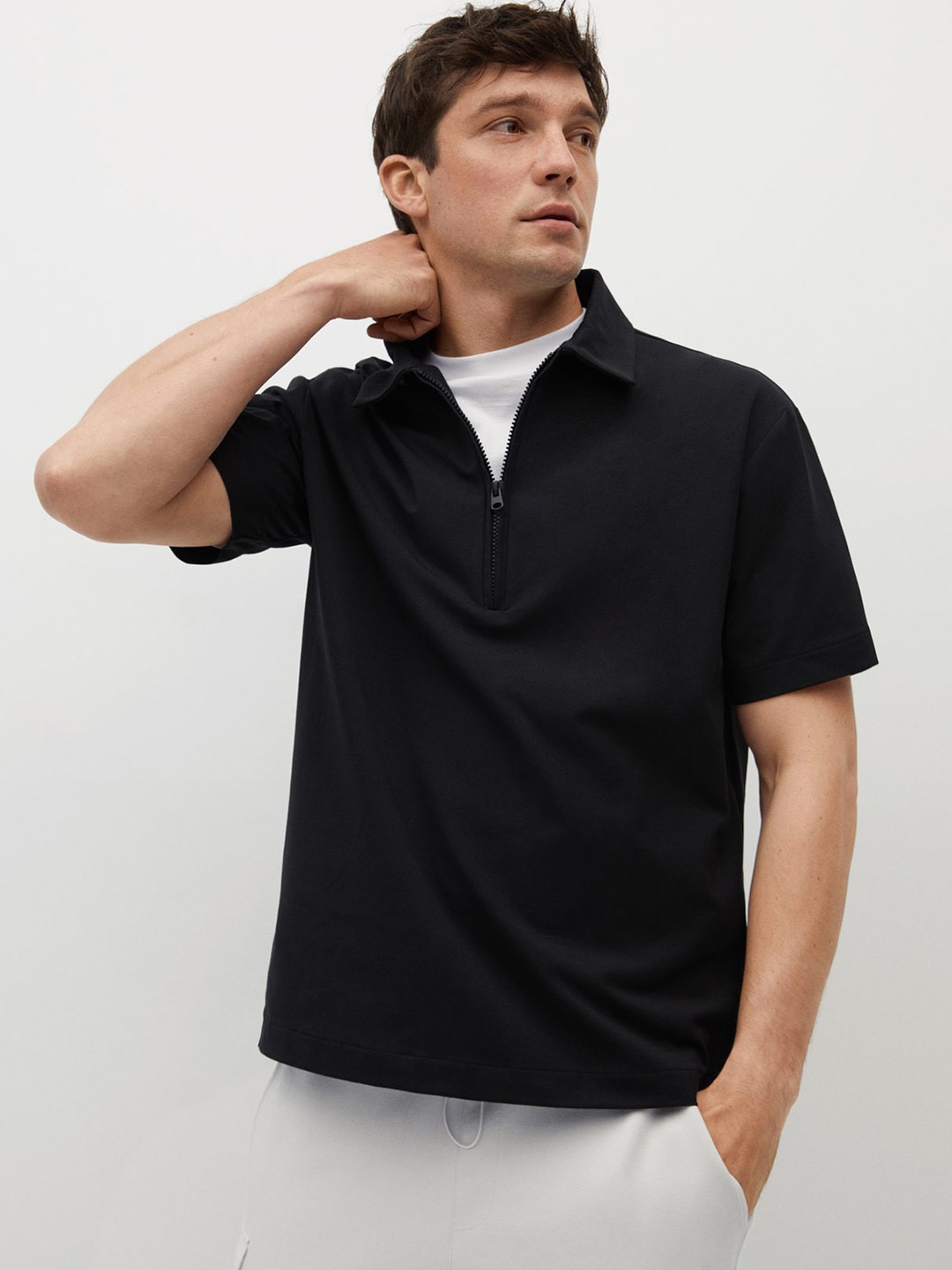 

MANGO MAN Men Black Solid Cotton T-shirt