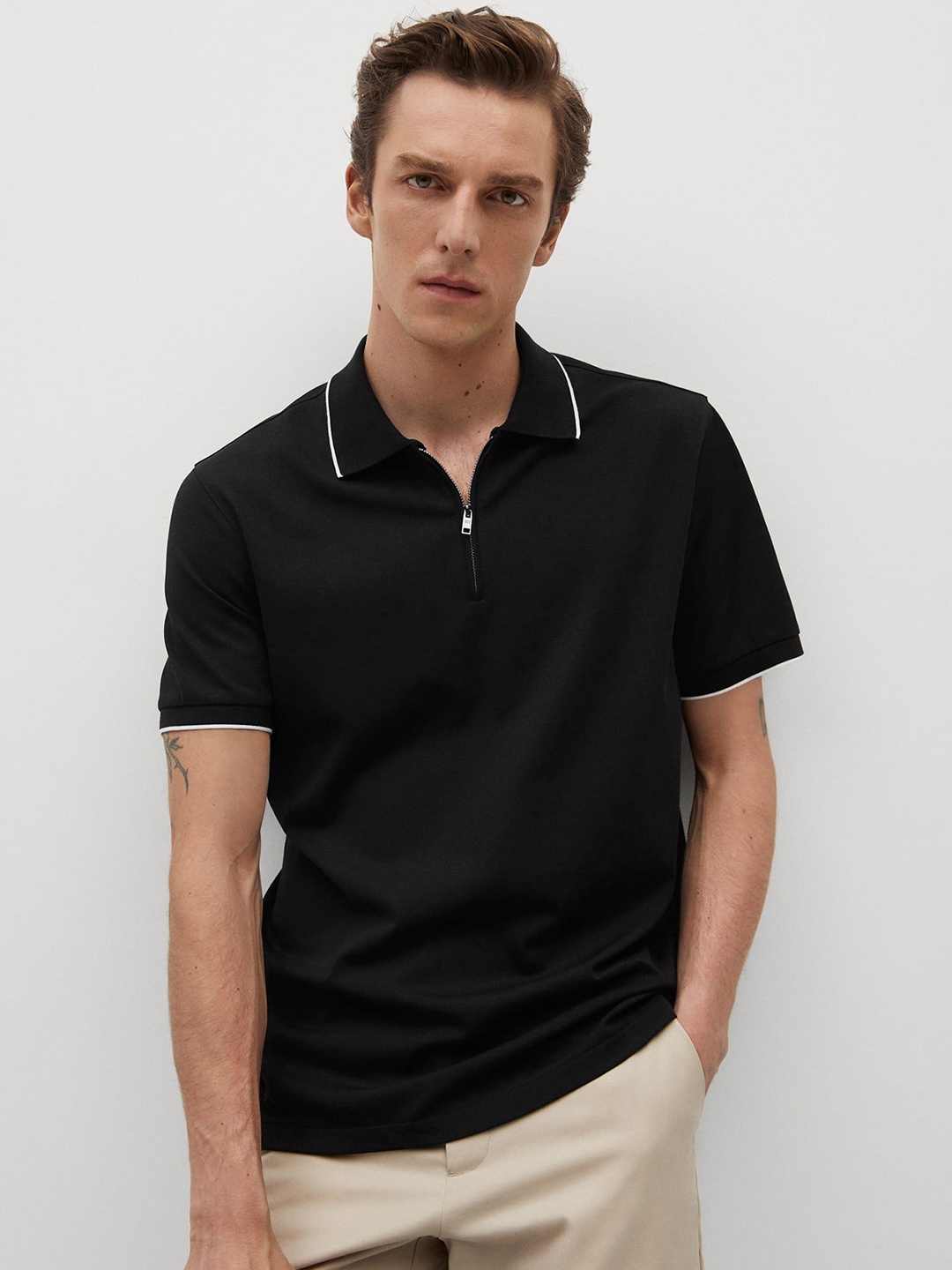 

MANGO MAN Men Black Spread Collar Performance T-shirt