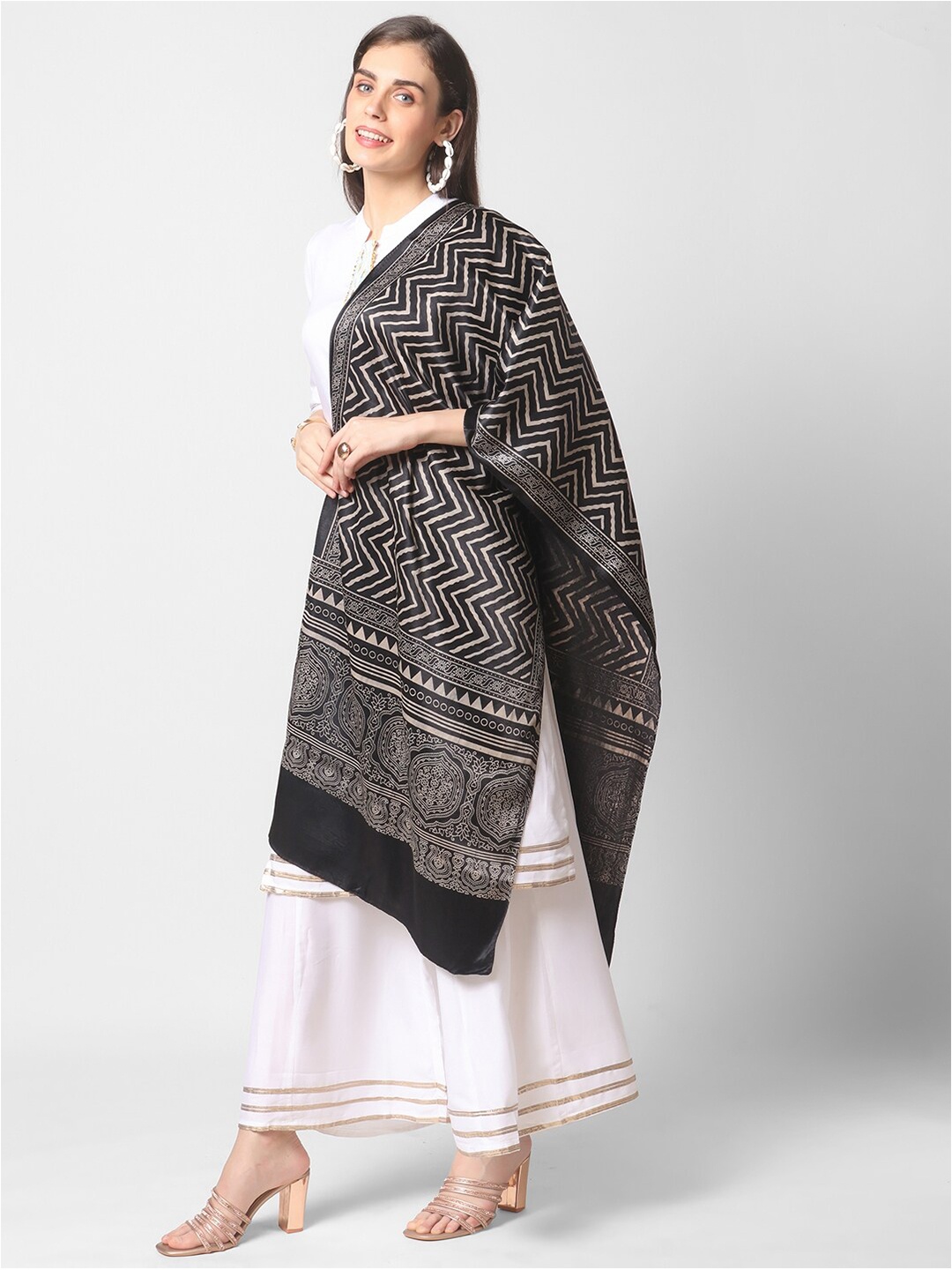 

Dupatta Bazaar Black & Grey Printed Block Print Dupatta