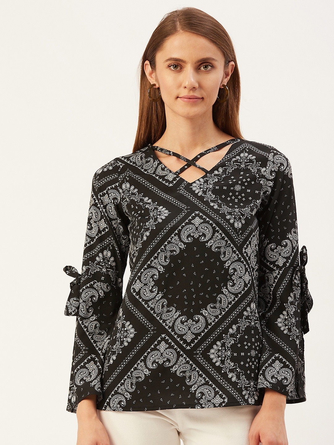 

Magnetic Designs Black & White Keyhole Neck Ethnic Print Top