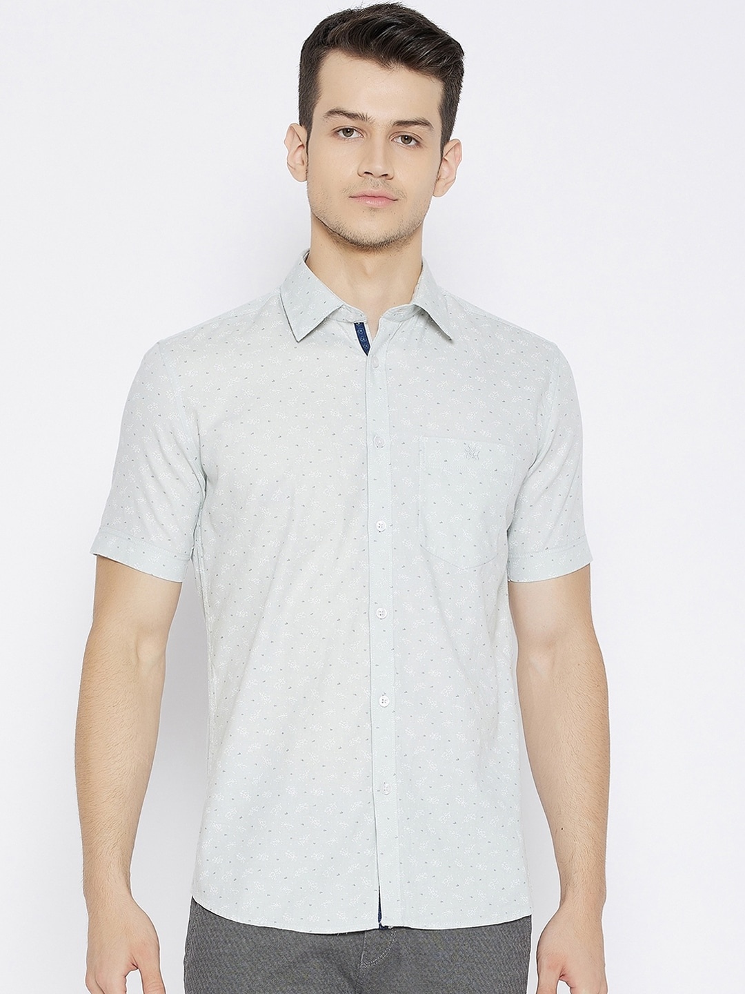

Crimsoune Club Men Blue & Off White Ditsy Printed Pure Cotton Casual Slim Fit Shirt