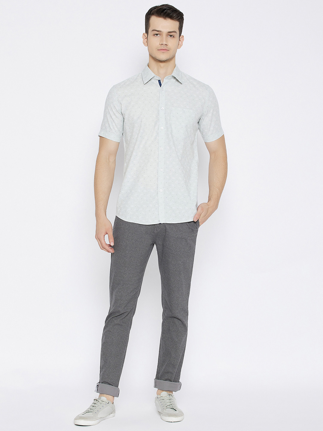 

Crimsoune Club Men Blue & White Ditsy Printed Pure Cotton Casual Slim Fit Shirt