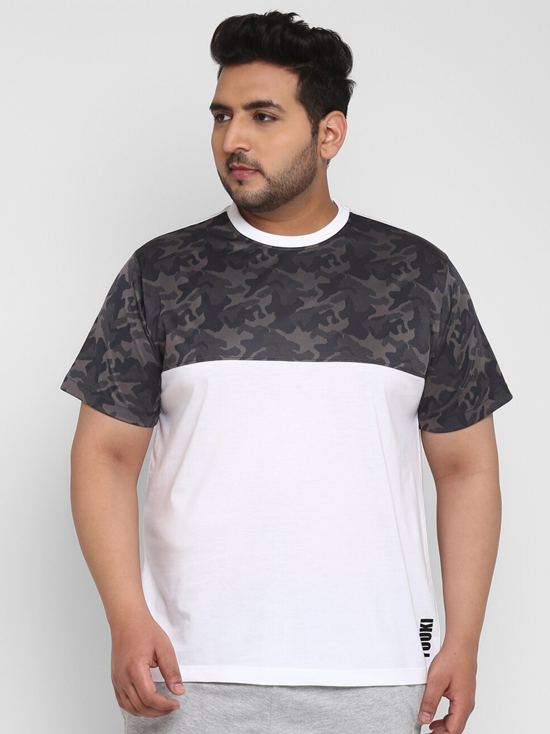 

Yuuki Men White & Grey Camouflage Colourblocked Plus Size T-shirt