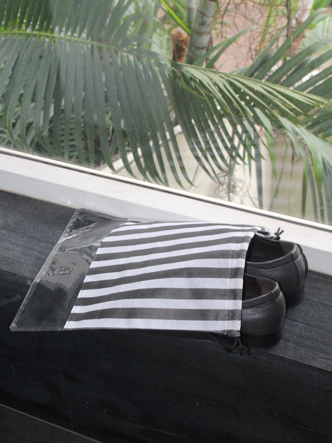 

prettykrafts Set Of 6 Black & White Striped Dust-Proof Shoe Organizers