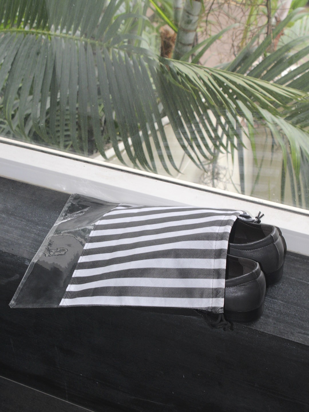 

prettykrafts Set Of 12 Black & White Striped Dust-Proof Shoe Organisers