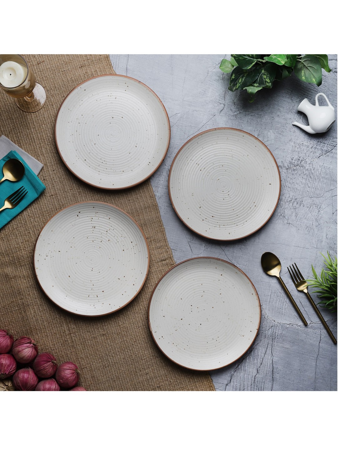 

The Decor Mart Off White 4 Pieces Ceramic Glossy Plates