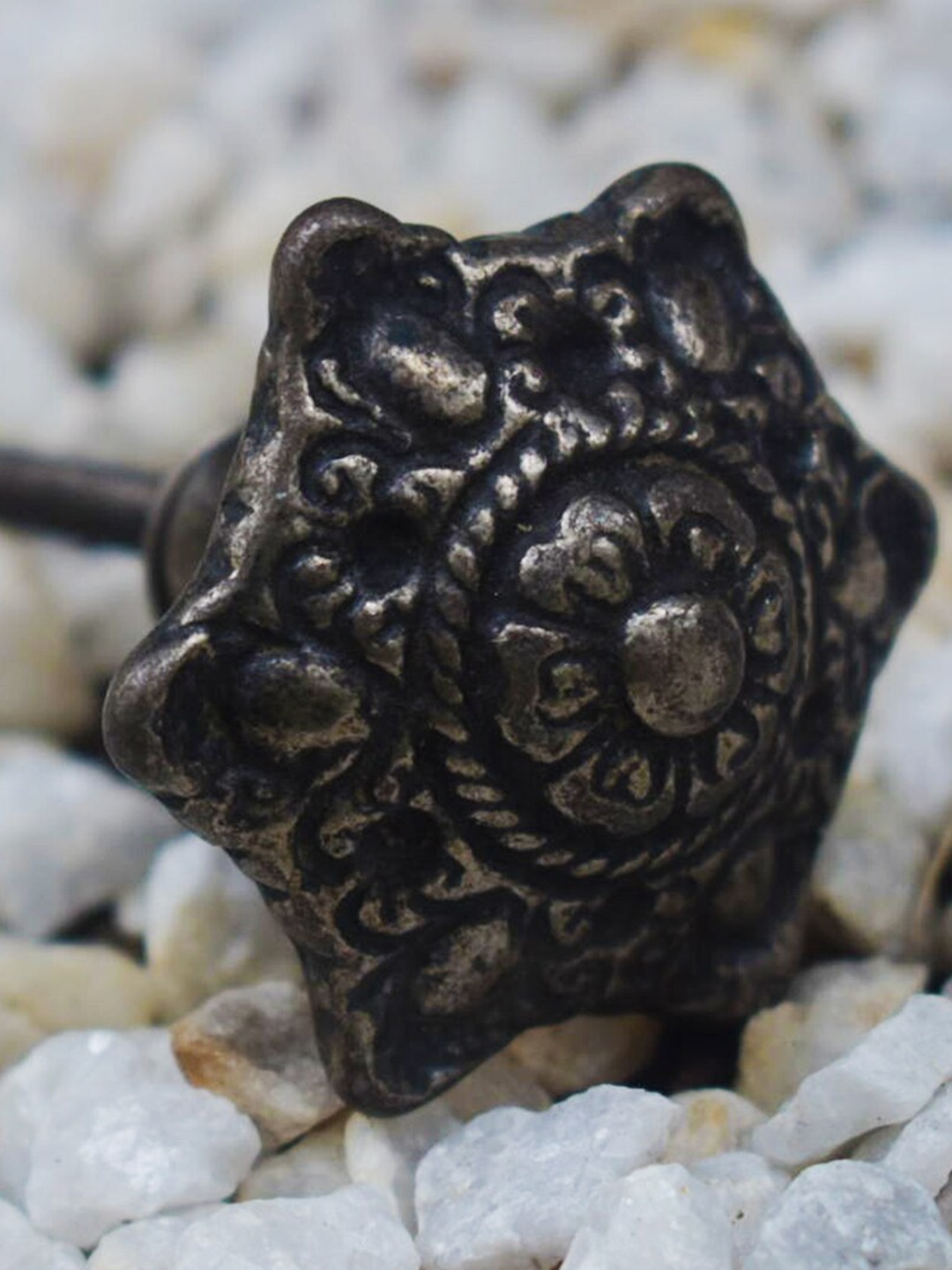 

The Decor Mart Set Of 4 Black Antique Metal Decorative Knobs