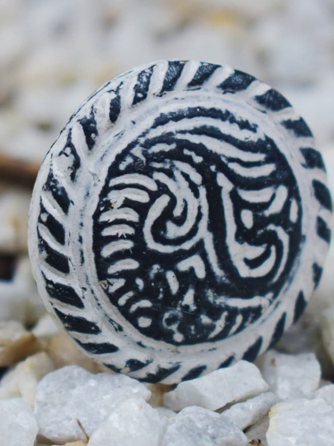 

The Decor Mart Set Of 4 White & Black Distress Metal Decorative Knobs