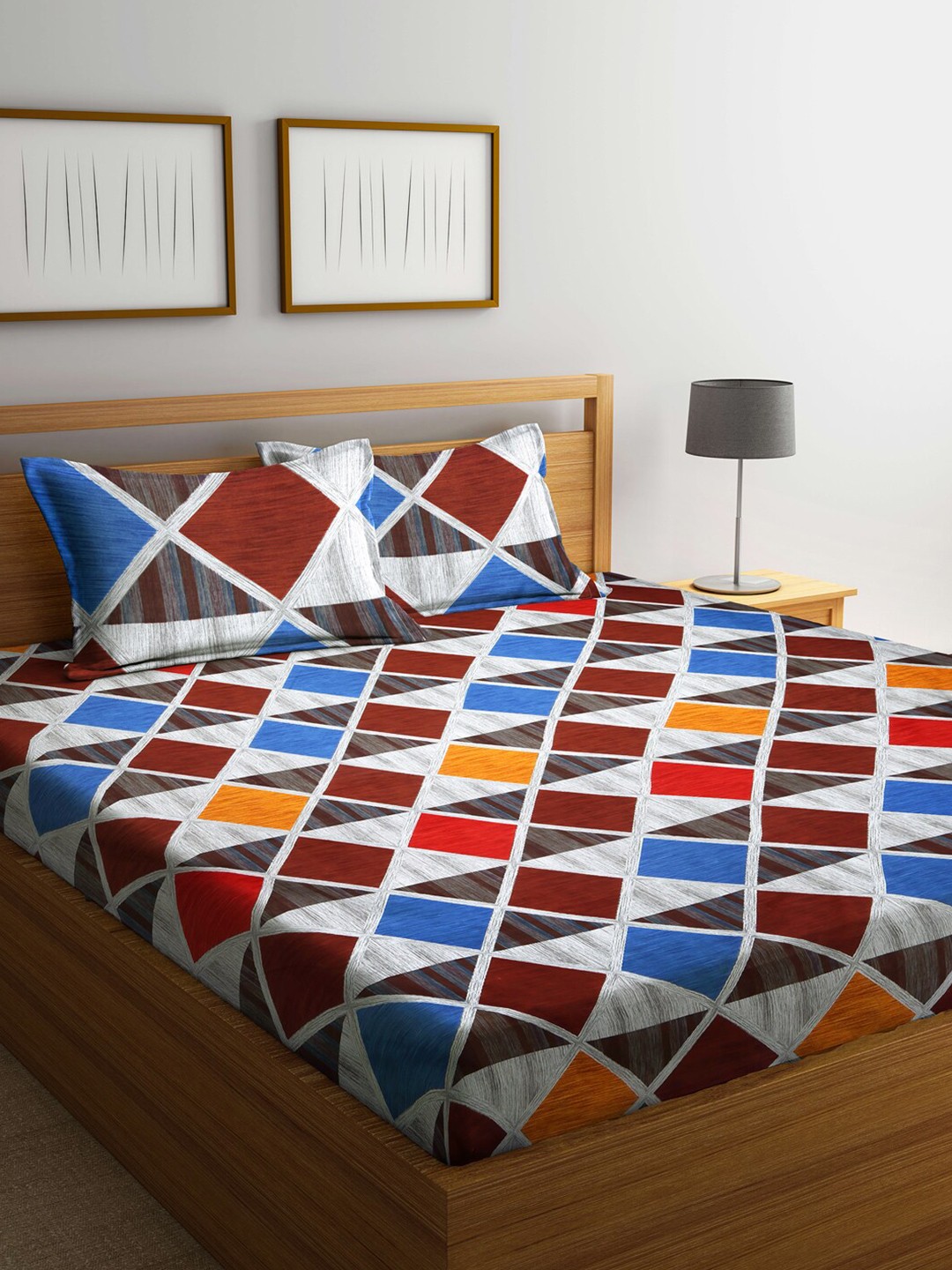 

KLOTTHE Off White & Maroon Geometric 210 TC King Bedsheet with 2 Pillow Covers
