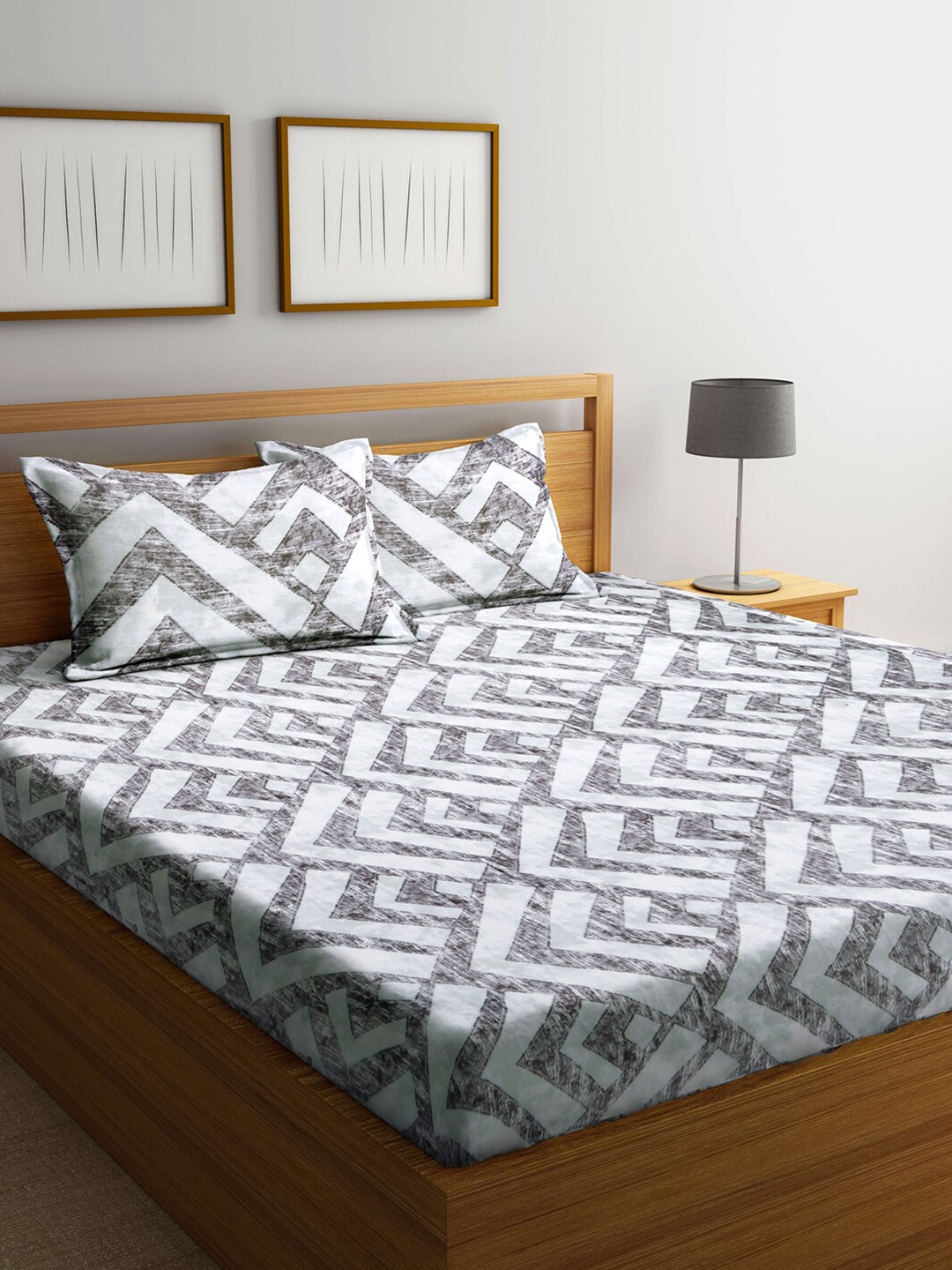 

KLOTTHE Grey & Beige Geometric 210 TC King Bedsheet with 2 Pillow Covers