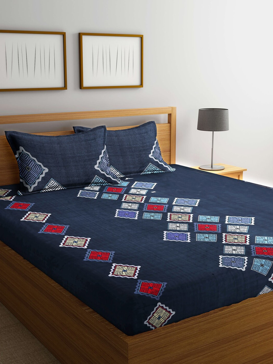 

KLOTTHE Navy Blue & Red Geometric 210 TC King Bedsheet with 2 Pillow Covers