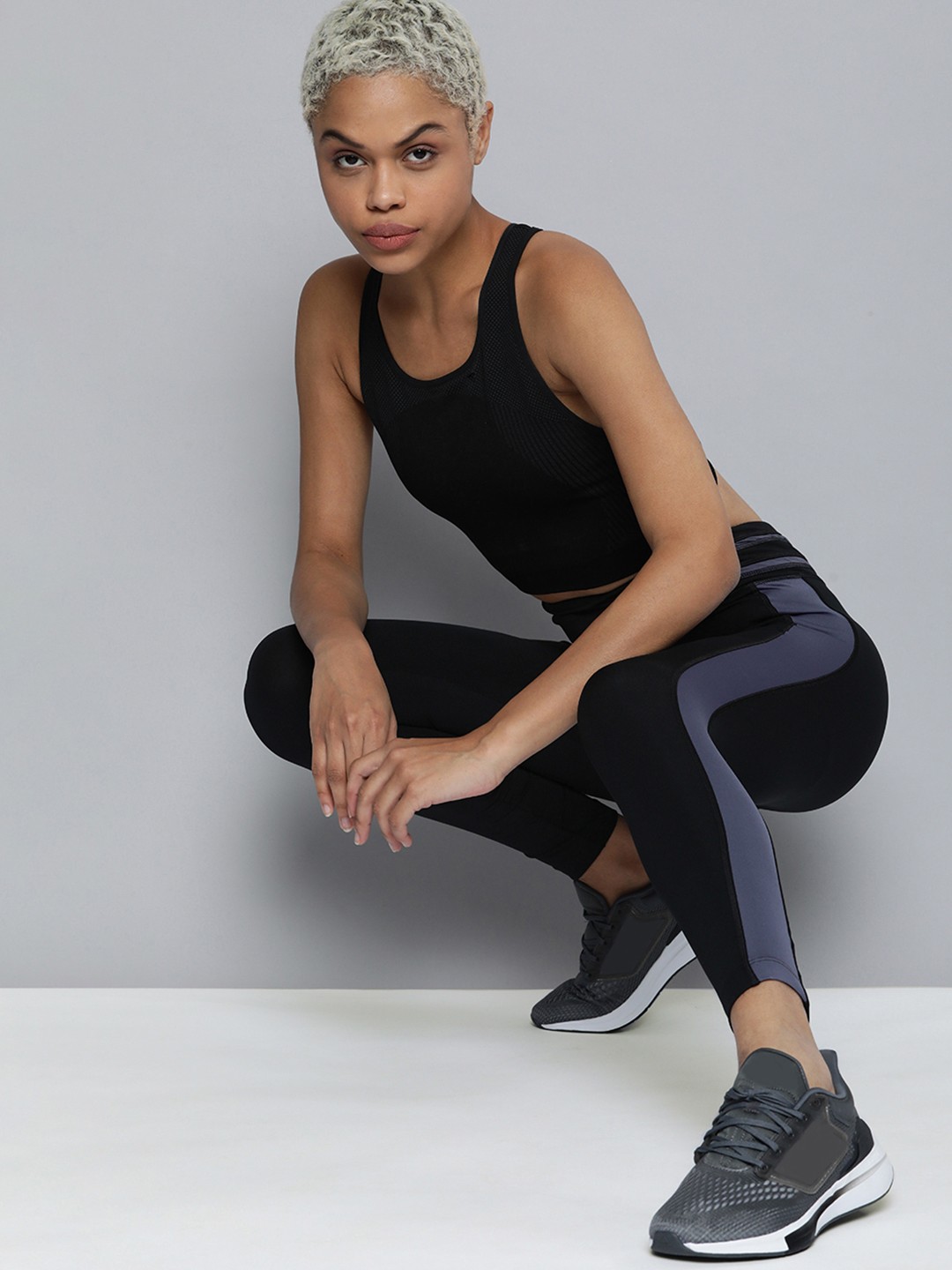 

HRX by Hrithik Roshan Women Black & Grey Colourblocked Tights