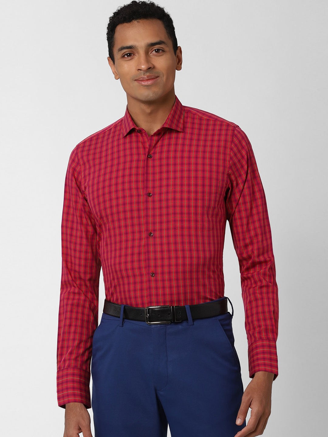 

Peter England Men Red Slim Fit Checked Casual Shirt