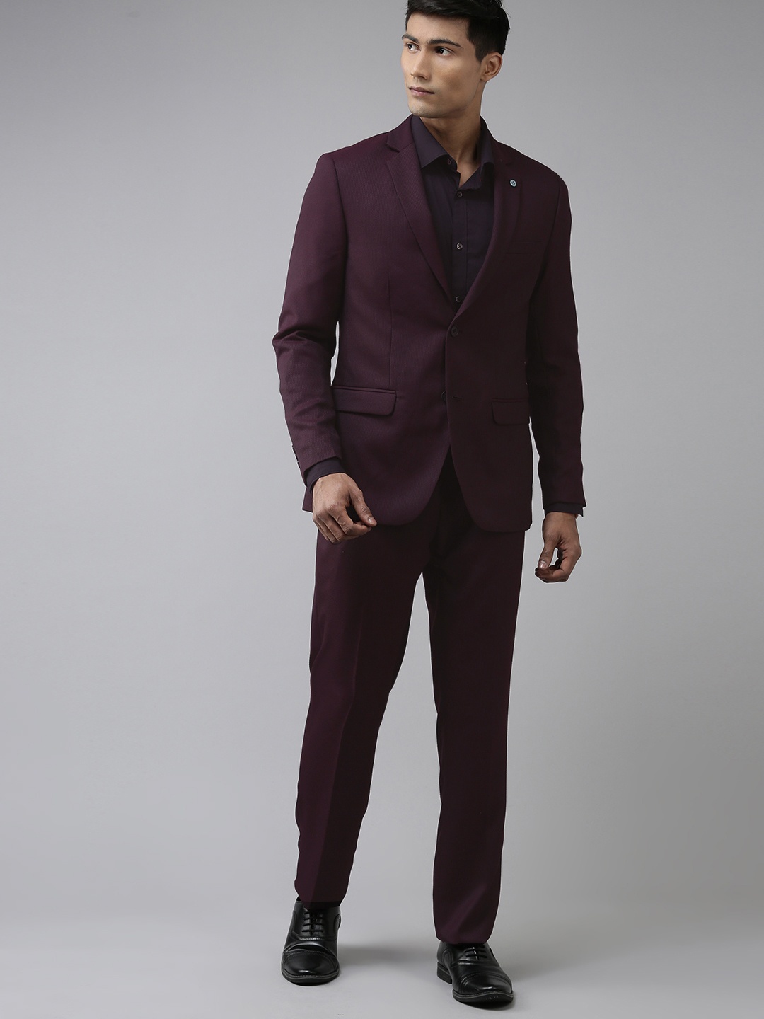 

Arrow New York Men Burgundy Self Design Body Tailored-Fit 2-Piece Formal Suit