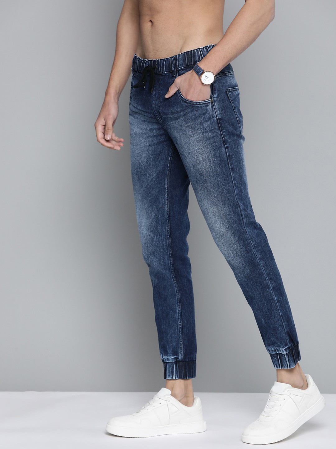 

Harvard Men Blue Light Fade Cuffed Hem Stretchable Jeans, Navy blue