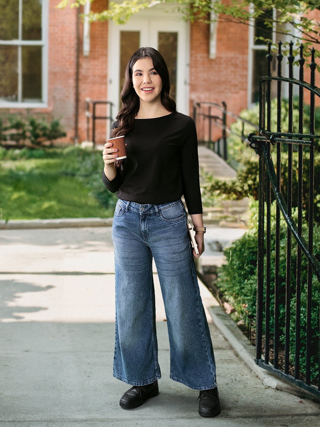 

Harvard Women Navy Blue Wide Leg Light Fade Stretchable Cropped Jeans