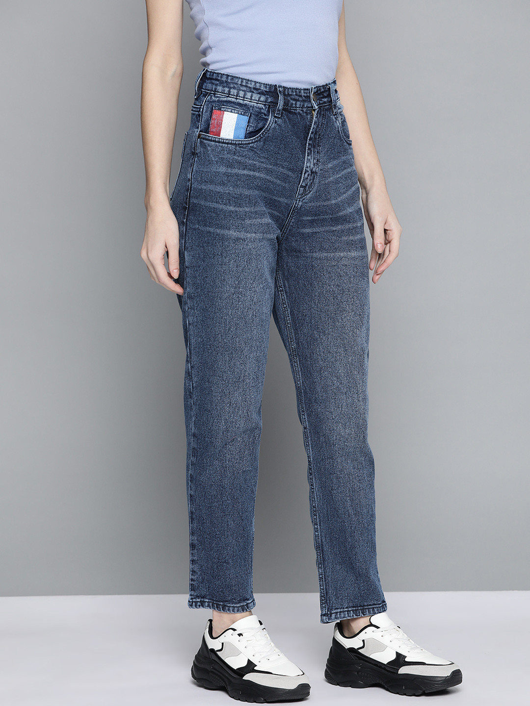 

Harvard Women Blue Boyfriend Fit Light Fade Stretchable Jeans
