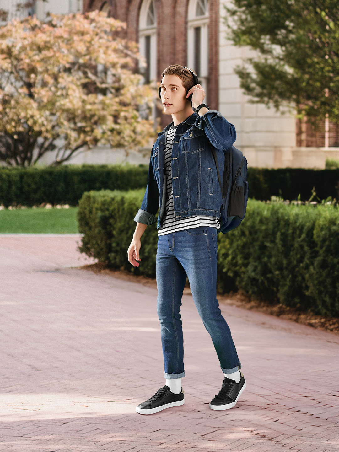 

Harvard Men Navy Blue Slim Fit Light Fade Stretchable Jeans