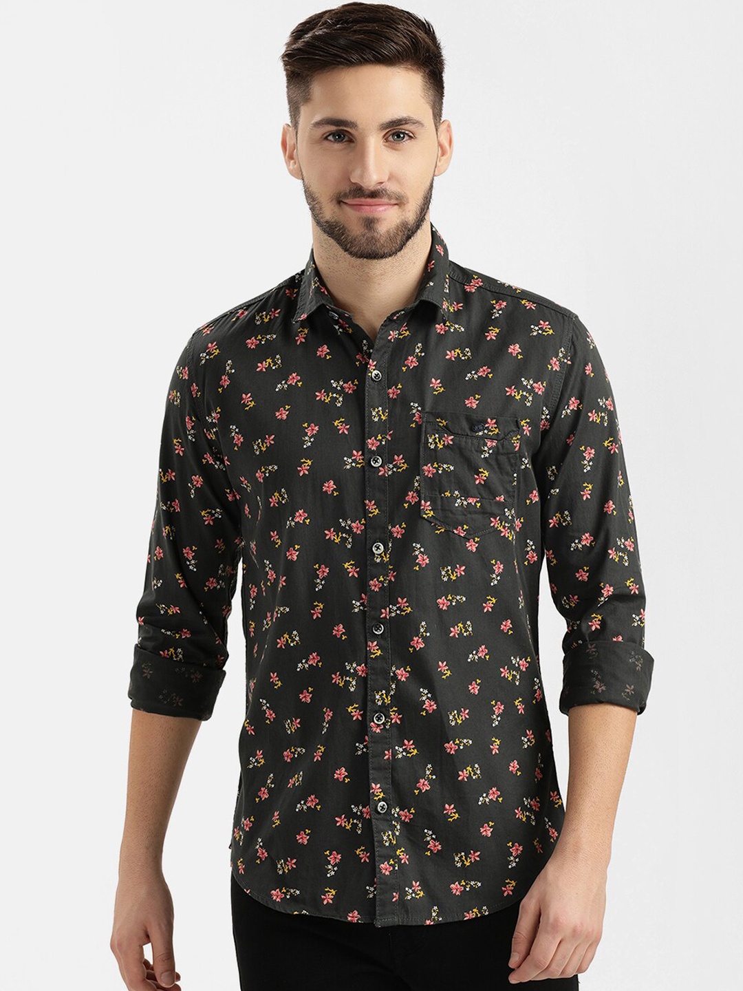 

V2 Value & Variety Men Green Slim Fit Printed Casual Shirt