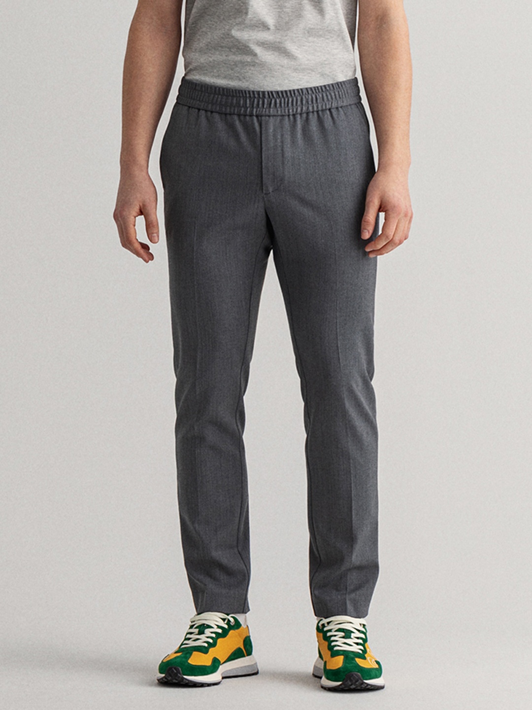 

GANT Men Charcoal Grey Slim Fit Mid-Rise Plain Casual Flat-Front Trousers