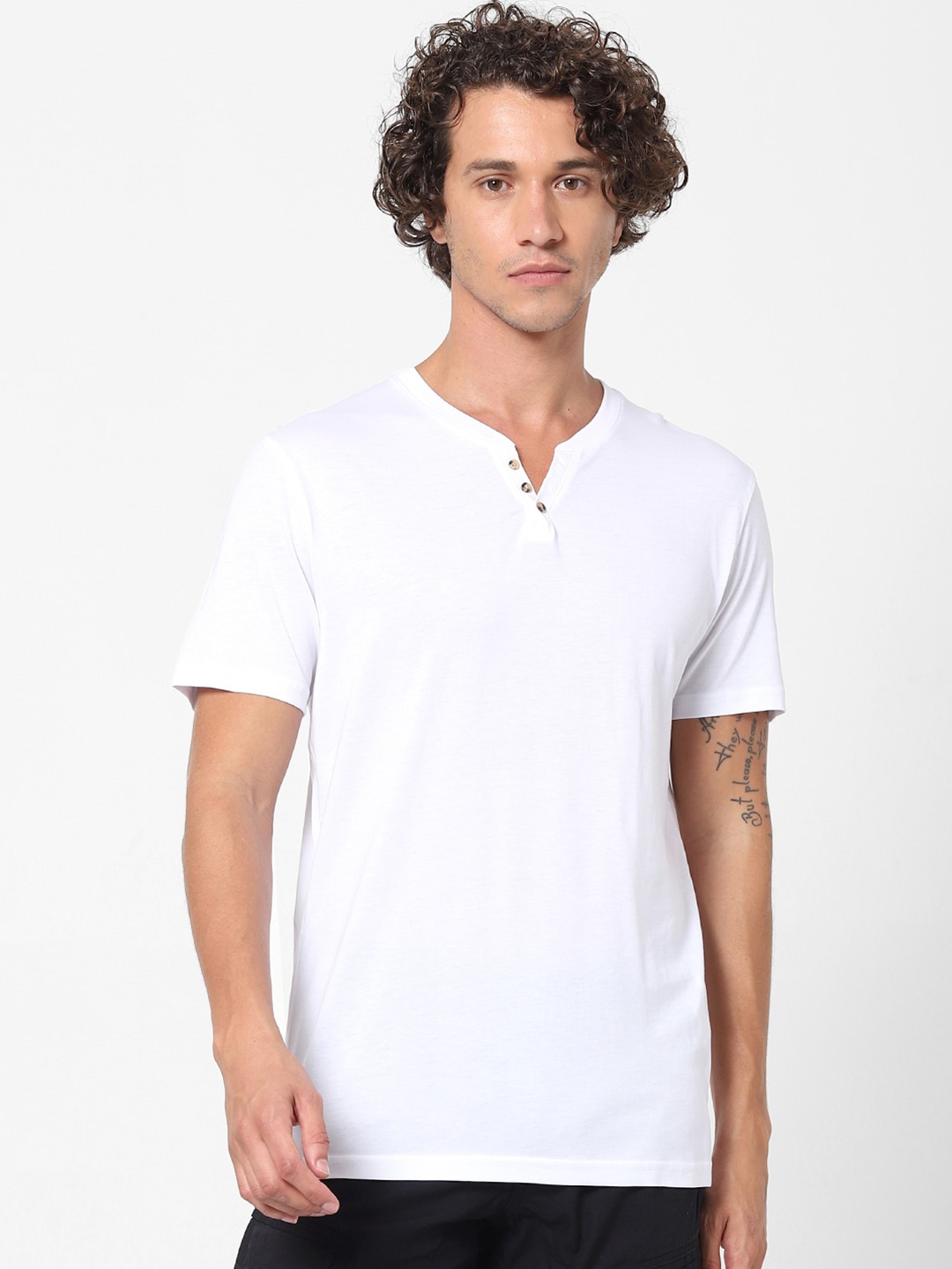 

Celio Men White Henley Neck Cotton Pure Cotton T-shirt