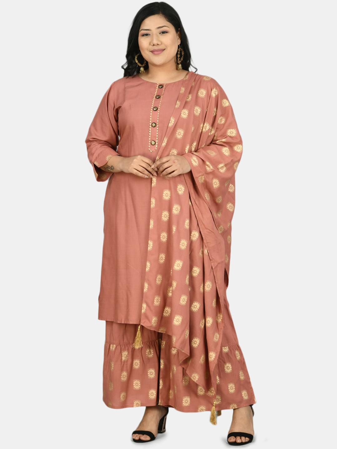 

PrettyPlus by Desinoor.com Women Peach-Coloured Kurta with Sharara & Dupatta