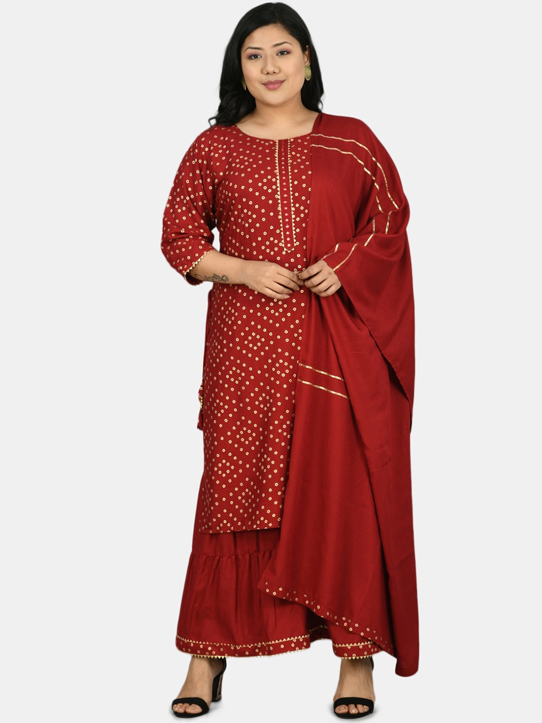 

PrettyPlus by Desinoor.com Women Maroon Bandhani Printed Gotta Patti Kurta with Palazzos & Dupatta