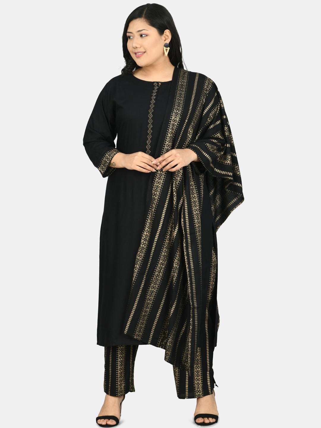 

PrettyPlus by Desinoor.com Women Black & Gold-Coloured Kurta with Trousers & Dupatta