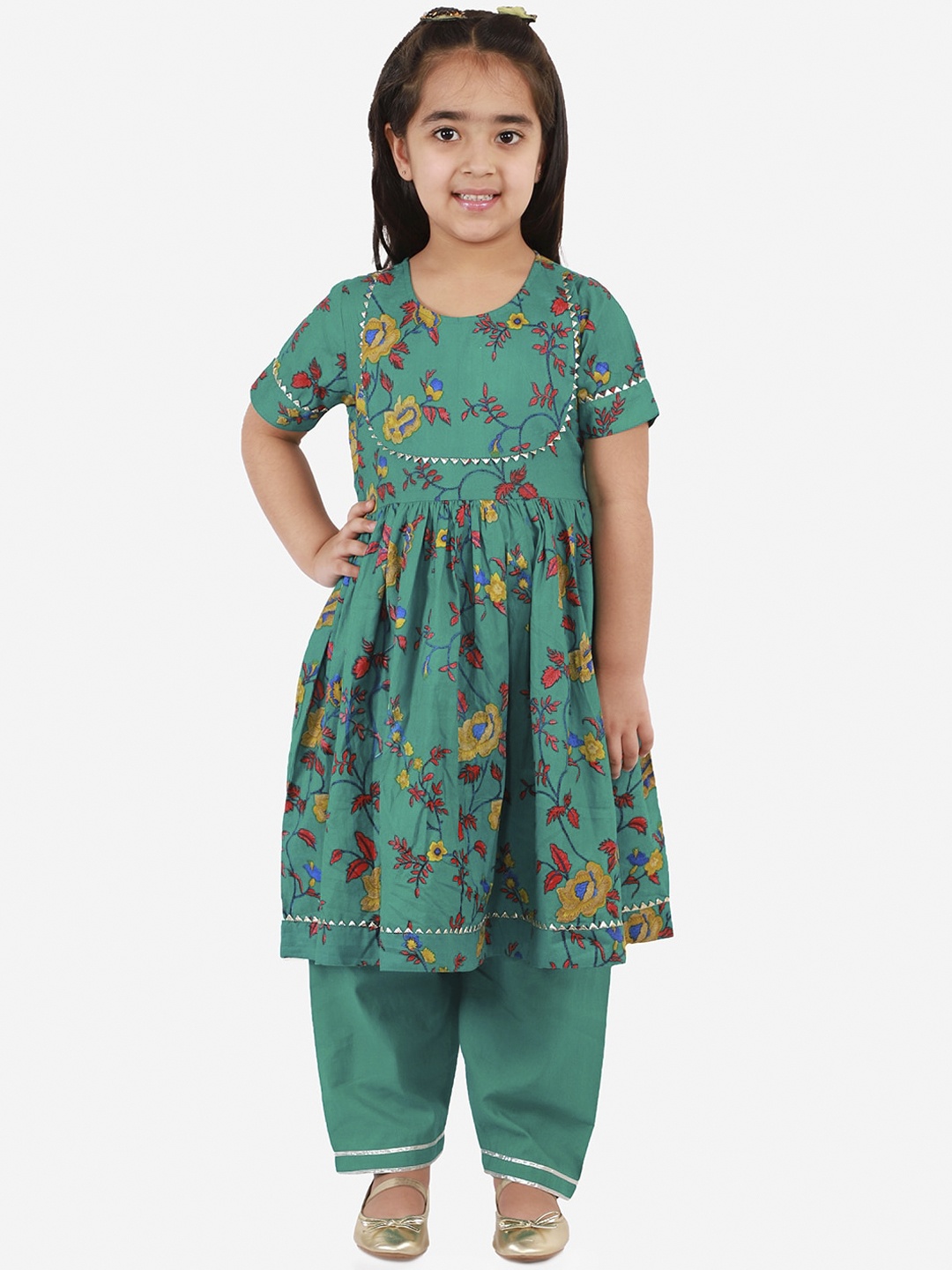 

LIL DRAMA Girls Green Floral Printed Pure Cotton Kurta With Salwar