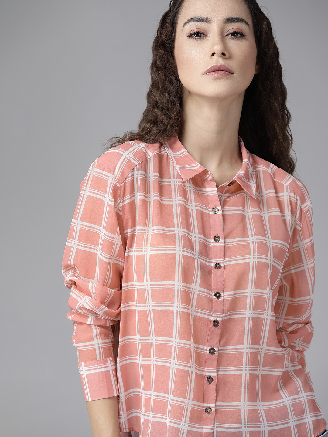 

Roadster Women Peach-Coloured & White Windowpane Checked Casual Shirt