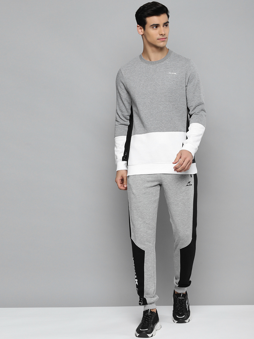 

Alcis Men Grey Melange & White Colourblocked Sweatshirt