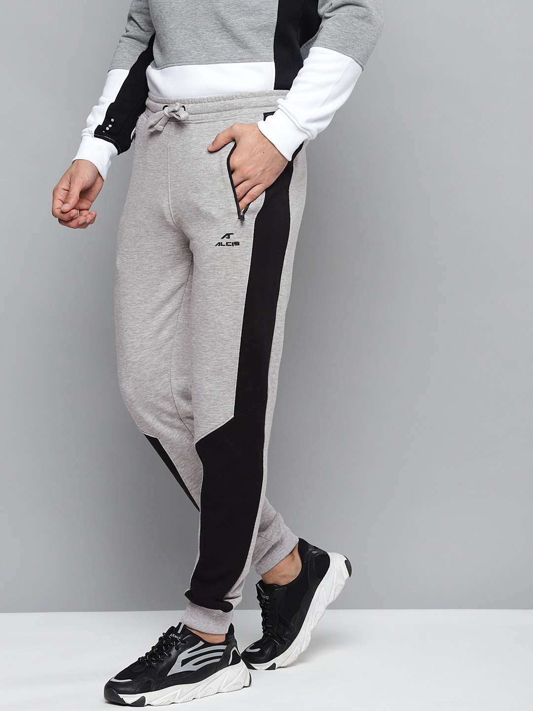 

Alcis Men Grey Melange & Black Solid Slim Fit Joggers