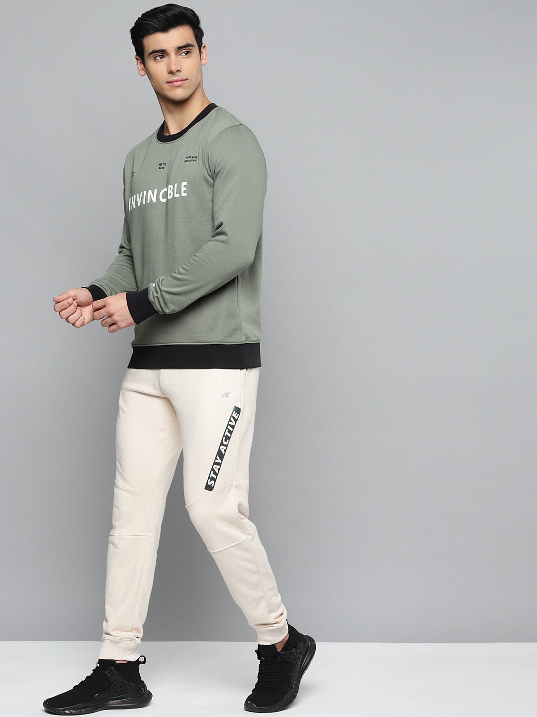 

Alcis Men Off-White Solid Slim Fit Joggers with Printed Detail
