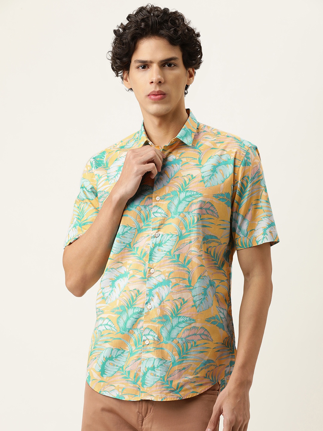 

Bene Kleed Men Mustard Yellow Tropical Printed Anti Bacterial Finish Casual Shirt