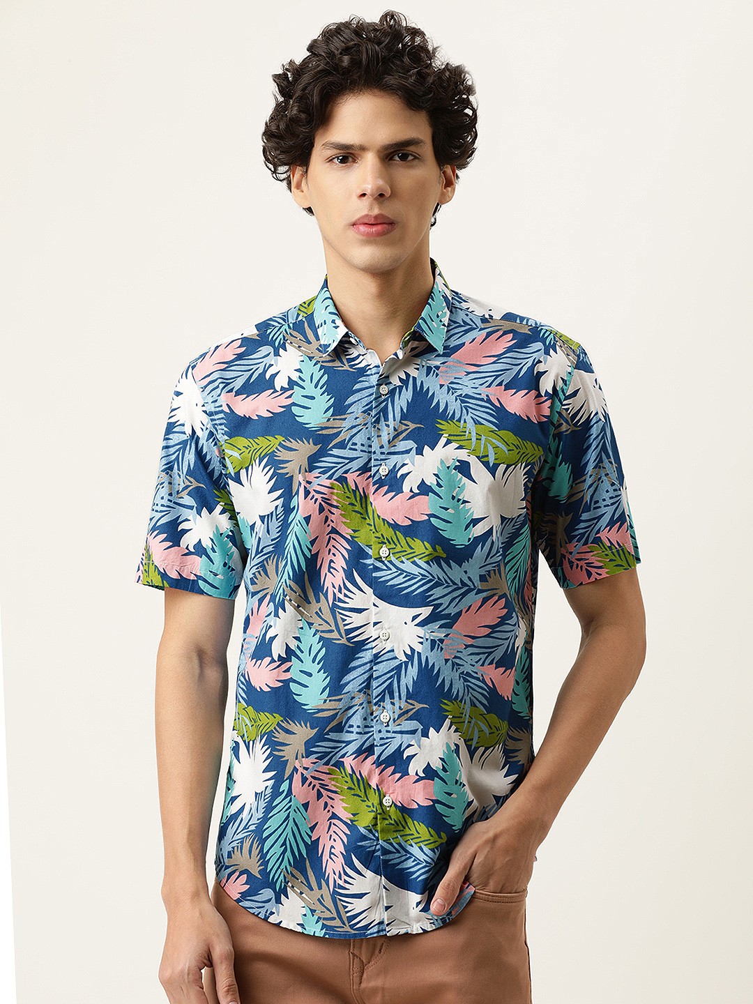 

Bene Kleed Men Multicoloured Tropical Printed Anti Bacterial Finish Casual Shirt, Multi
