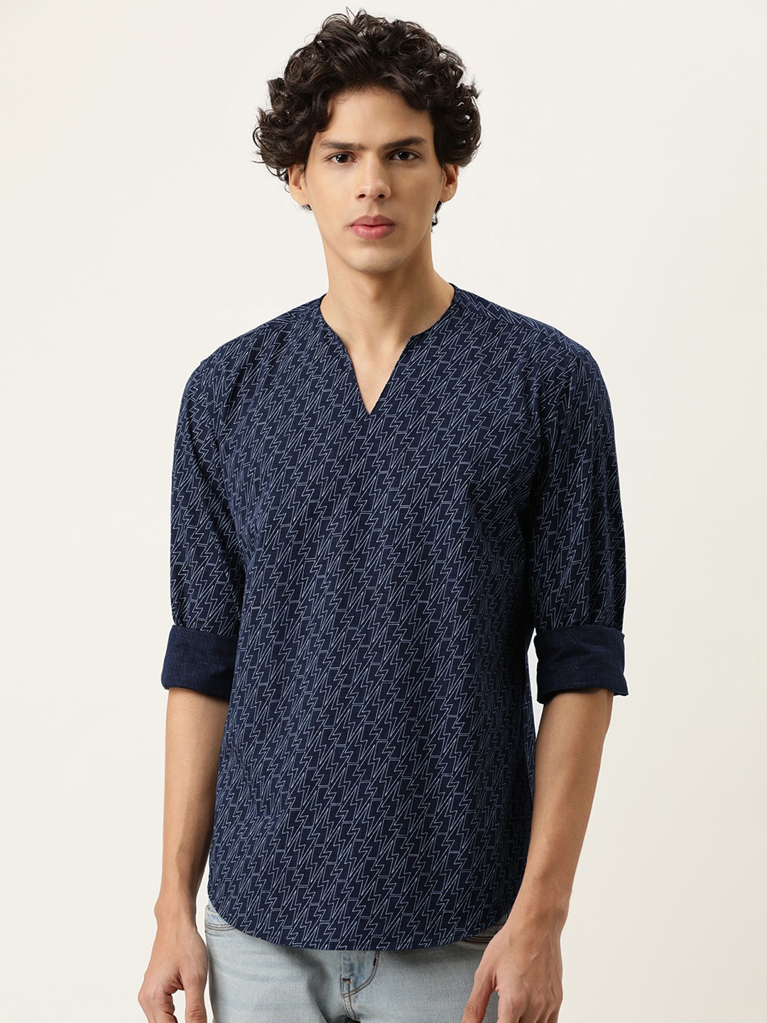 

Bene Kleed Men Navy Blue & White Quirky Printed Anti Bacterial Finish Kurta
