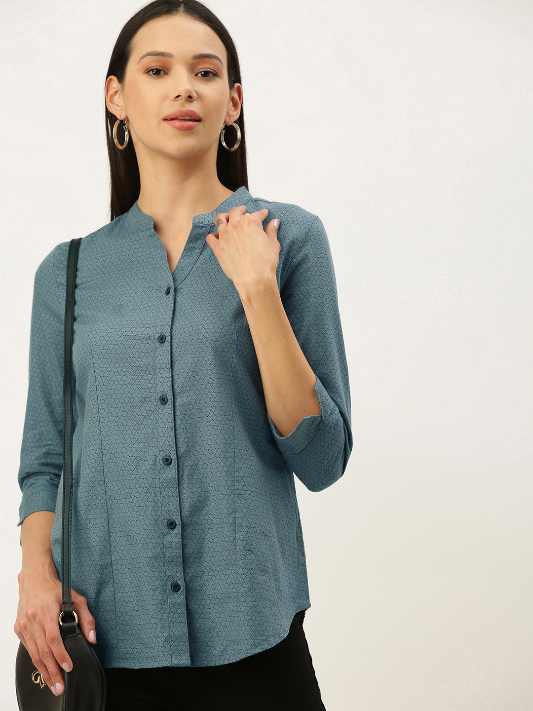 

IVOC Women Teal Slim Fit Opaque Printed Casual Shirt