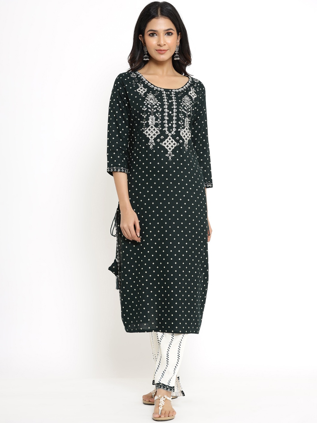 

UNISETS Women Green & Off-white Geometric Printed Thread Work Kurta with Trousers